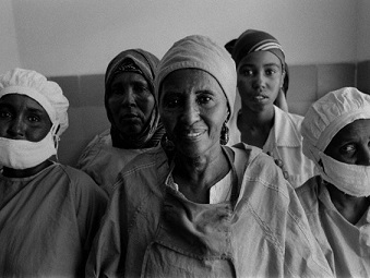 Dr. Hawa with her staff after performing surgery. (https://dailyinkling.wordpress.com/2014/01/28/a-z- ())